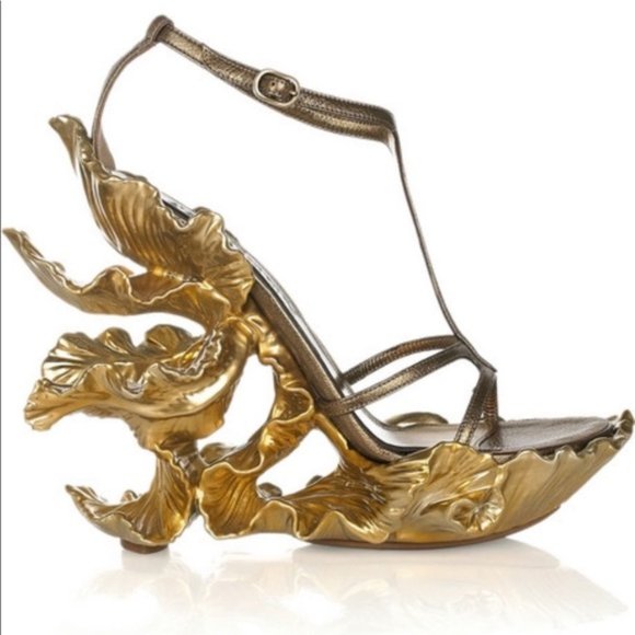 Alexander McQueen Shoes - NEW ALEXANDER MCQUEEN LEAF KARMA SANDAL Gold